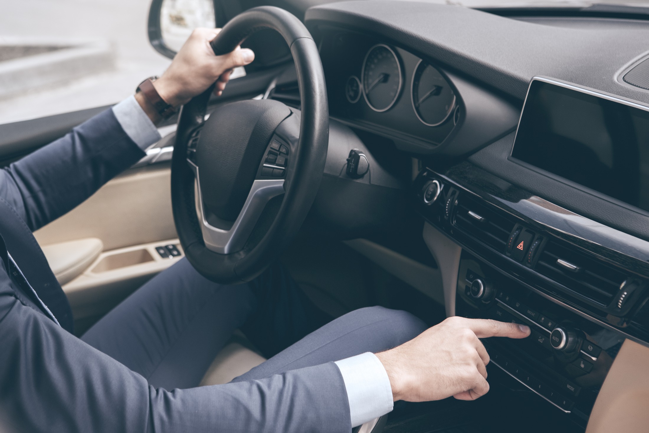 2026學車費用全面拆解｜運輸署+學費+租車費+重考費+隱藏支出 - 學車天使